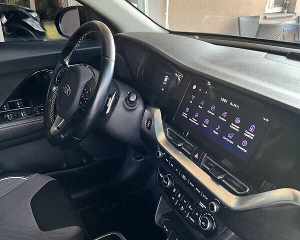 Чорний Кіа Niro, об'ємом двигуна 0 л та пробігом 149 тис. км за 18999 $, фото 15 на Automoto.ua