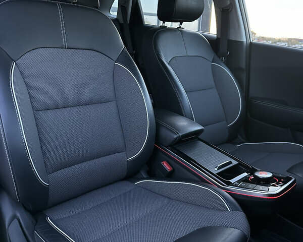 Чорний Кіа Niro, об'ємом двигуна 0 л та пробігом 98 тис. км за 19400 $, фото 27 на Automoto.ua