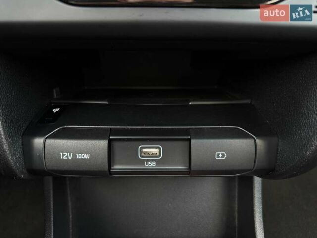 Черный Киа Niro, объемом двигателя 0 л и пробегом 69 тыс. км за 22200 $, фото 6 на Automoto.ua