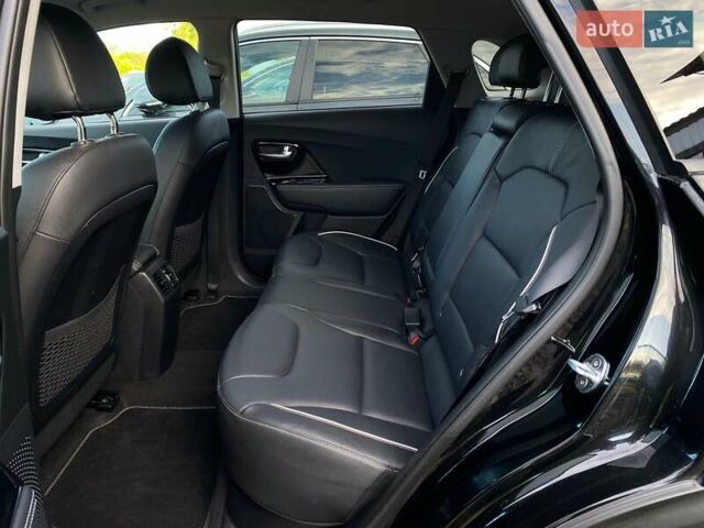 Чорний Кіа Niro, об'ємом двигуна 0 л та пробігом 88 тис. км за 21900 $, фото 53 на Automoto.ua