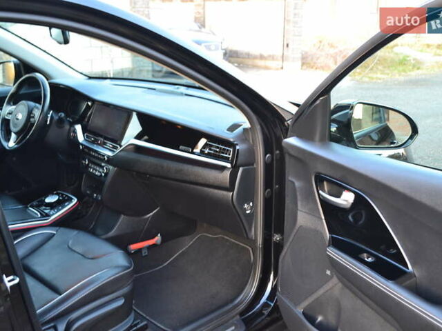 Чорний Кіа Niro, об'ємом двигуна 0 л та пробігом 169 тис. км за 18450 $, фото 42 на Automoto.ua