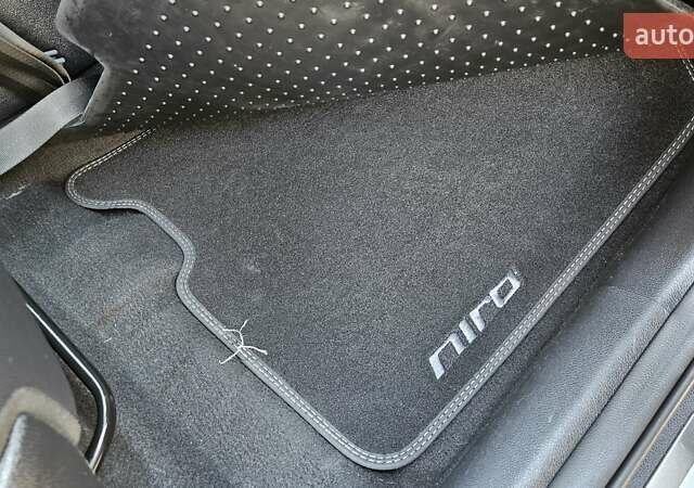 Киа Niro 2020 в Радомышле на Automoto.ua Черный Киа Niro, объемом двигателя 0 л и пробегом 139 тыс. км за 19600 $, фото 22 на Automoto.ua