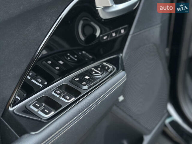 Черный Киа Niro, объемом двигателя 0 л и пробегом 135 тыс. км за 18650 $, фото 11 на Automoto.ua