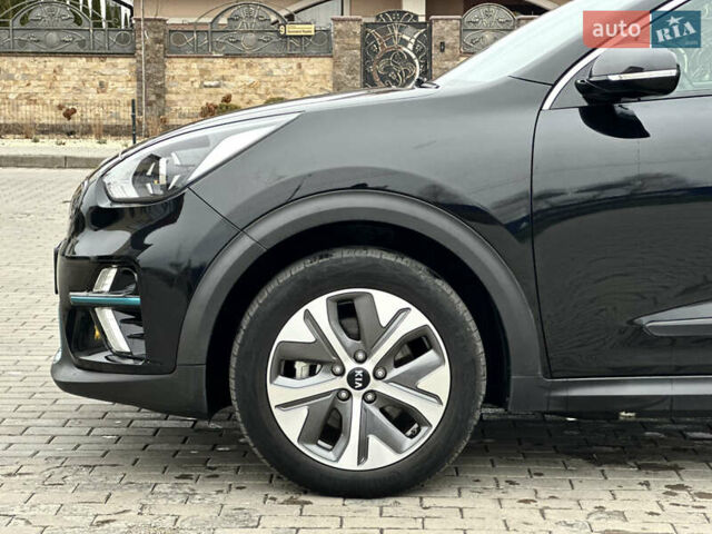Чорний Кіа Niro, об'ємом двигуна 0 л та пробігом 130 тис. км за 18300 $, фото 18 на Automoto.ua