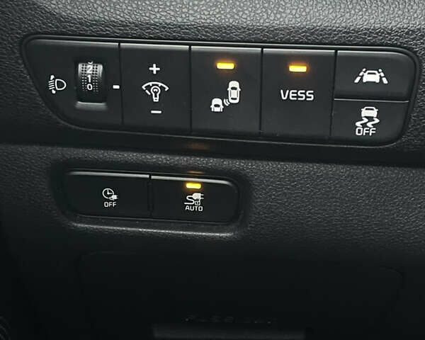 Черный Киа Niro, объемом двигателя 0 л и пробегом 111 тыс. км за 19300 $, фото 23 на Automoto.ua