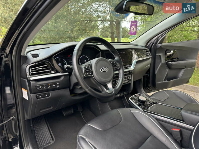Чорний Кіа Niro, об'ємом двигуна 0 л та пробігом 46 тис. км за 19750 $, фото 39 на Automoto.ua