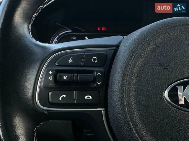 Чорний Кіа Niro, об'ємом двигуна 0 л та пробігом 68 тис. км за 24200 $, фото 44 на Automoto.ua