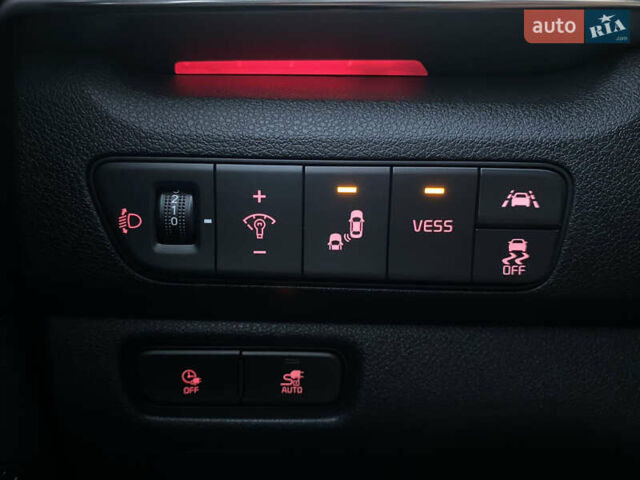 Чорний Кіа Niro, об'ємом двигуна 0 л та пробігом 64 тис. км за 23700 $, фото 41 на Automoto.ua