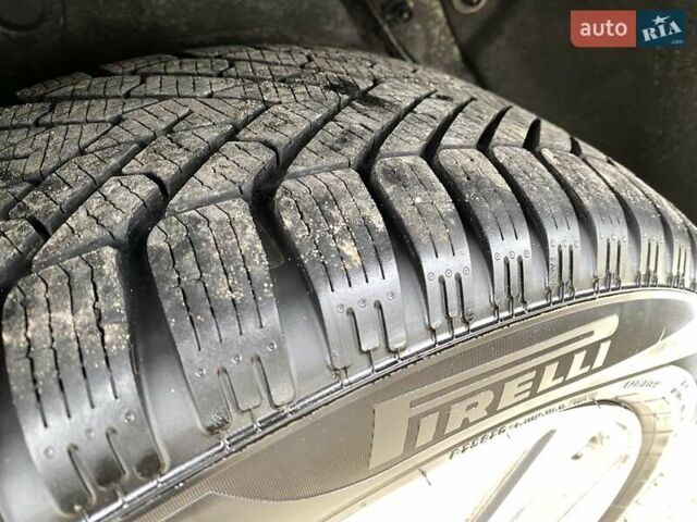 Чорний Кіа Niro, об'ємом двигуна 0 л та пробігом 131 тис. км за 20500 $, фото 20 на Automoto.ua