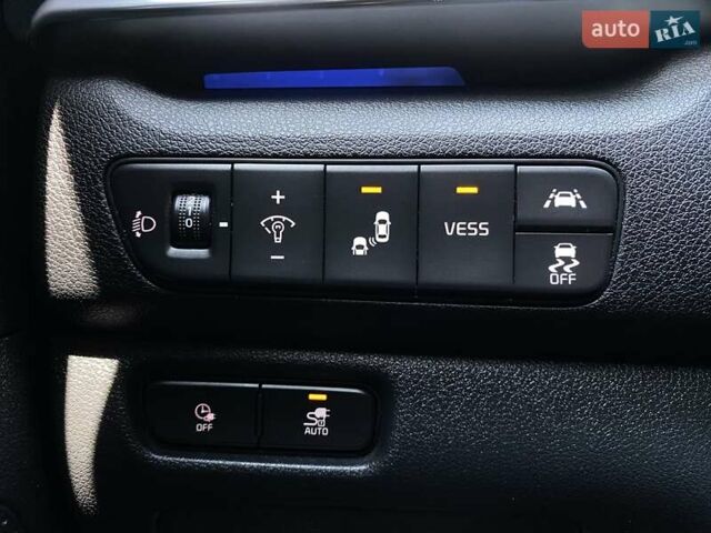 Черный Киа Niro, объемом двигателя 0 л и пробегом 115 тыс. км за 21300 $, фото 4 на Automoto.ua