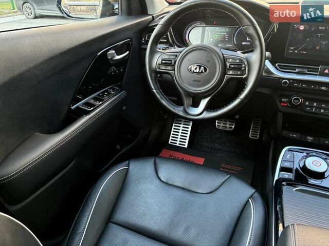 Черный Киа Niro, объемом двигателя 0 л и пробегом 105 тыс. км за 20500 $, фото 90 на Automoto.ua