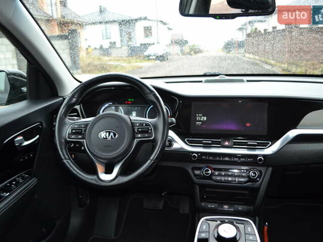 Чорний Кіа Niro, об'ємом двигуна 0 л та пробігом 169 тис. км за 18450 $, фото 50 на Automoto.ua