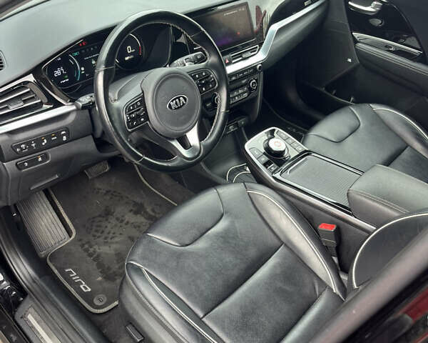 Чорний Кіа Niro, об'ємом двигуна 0 л та пробігом 81 тис. км за 19999 $, фото 5 на Automoto.ua
