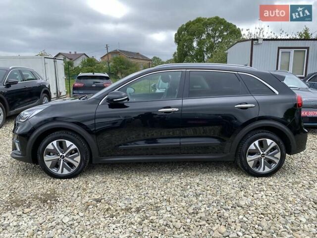 Чорний Кіа Niro, об'ємом двигуна 0 л та пробігом 131 тис. км за 21500 $, фото 11 на Automoto.ua