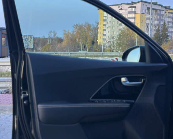 Чорний Кіа Niro, об'ємом двигуна 0 л та пробігом 98 тис. км за 19400 $, фото 32 на Automoto.ua