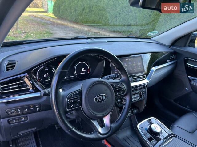 Чорний Кіа Niro, об'ємом двигуна 0 л та пробігом 112 тис. км за 20499 $, фото 41 на Automoto.ua