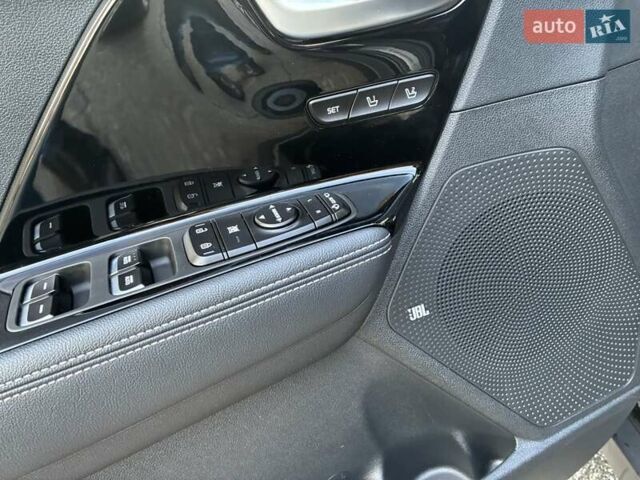 Черный Киа Niro, объемом двигателя 0 л и пробегом 105 тыс. км за 20500 $, фото 75 на Automoto.ua