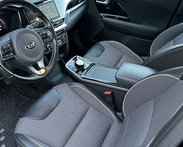Черный Киа Niro, объемом двигателя 0 л и пробегом 112 тыс. км за 18750 $, фото 54 на Automoto.ua