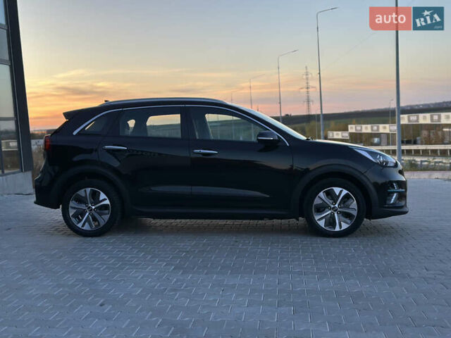 Чорний Кіа Niro, об'ємом двигуна 0 л та пробігом 98 тис. км за 19400 $, фото 4 на Automoto.ua