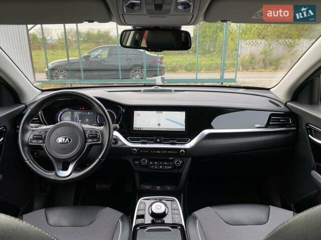 Чорний Кіа Niro, об'ємом двигуна 0 л та пробігом 96 тис. км за 20600 $, фото 27 на Automoto.ua