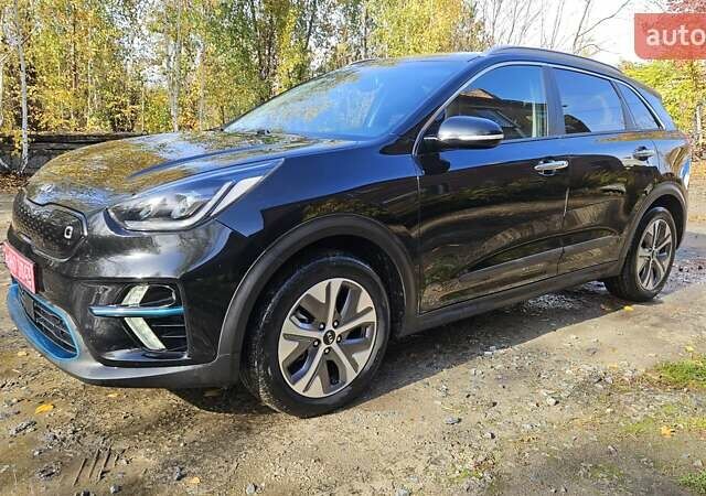 Киа Niro 2020 в Радомышле на Automoto.ua Черный Киа Niro, объемом двигателя 0 л и пробегом 139 тыс. км за 19600 $, фото 2 на Automoto.ua