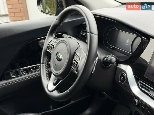 Чорний Кіа Niro, об'ємом двигуна 0 л та пробігом 89 тис. км за 20799 $, фото 47 на Automoto.ua