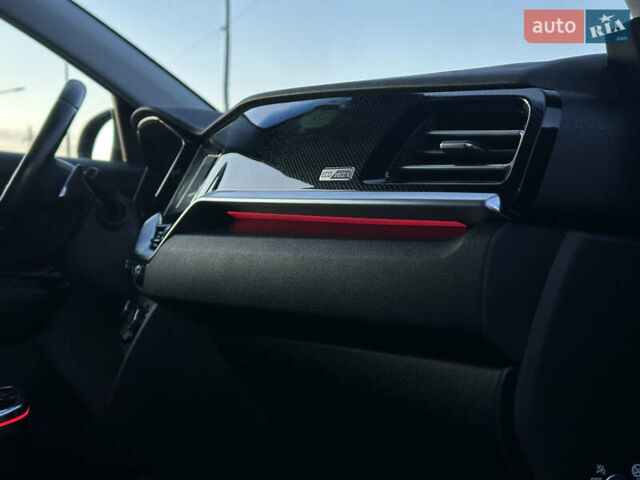 Чорний Кіа Niro, об'ємом двигуна 0 л та пробігом 98 тис. км за 19400 $, фото 43 на Automoto.ua