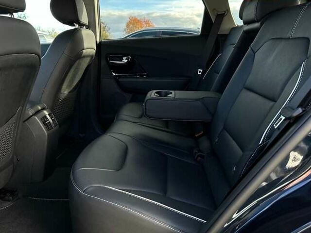 Киа Niro 2020 в Львове на Automoto.ua Черный Киа Niro, объемом двигателя 0 л и пробегом 68 тыс. км за 23200 $, фото 78 на Automoto.ua