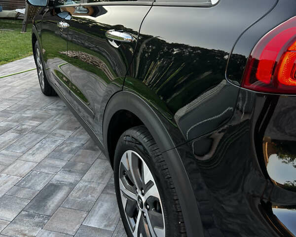 Чорний Кіа Niro, об'ємом двигуна 0 л та пробігом 65 тис. км за 16499 $, фото 19 на Automoto.ua