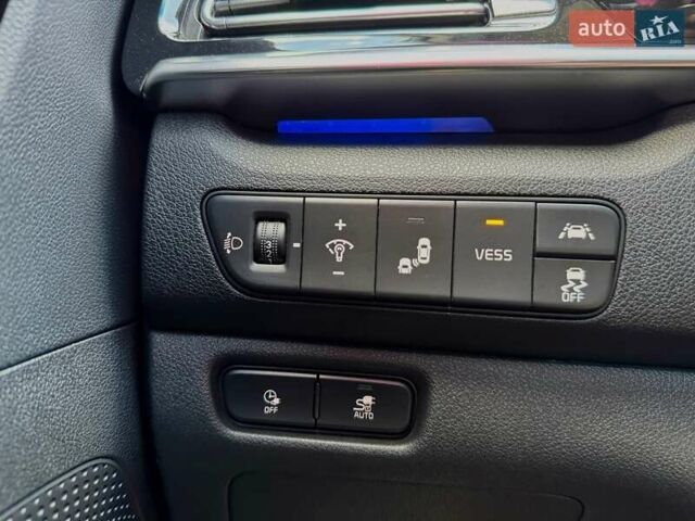 Чорний Кіа Niro, об'ємом двигуна 0 л та пробігом 69 тис. км за 23200 $, фото 13 на Automoto.ua