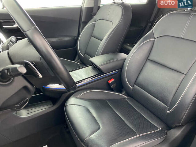 Чорний Кіа Niro, об'ємом двигуна 0 л та пробігом 70 тис. км за 22350 $, фото 6 на Automoto.ua
