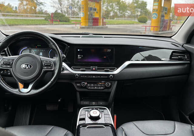 Чорний Кіа Niro, об'ємом двигуна 0 л та пробігом 110 тис. км за 19500 $, фото 63 на Automoto.ua