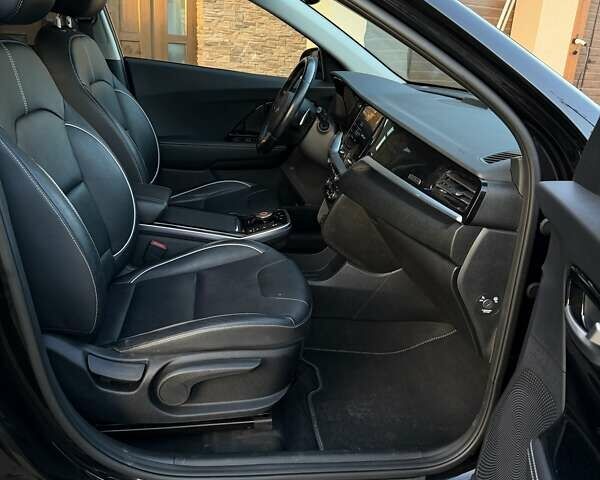 Чорний Кіа Niro, об'ємом двигуна 0 л та пробігом 69 тис. км за 21500 $, фото 38 на Automoto.ua