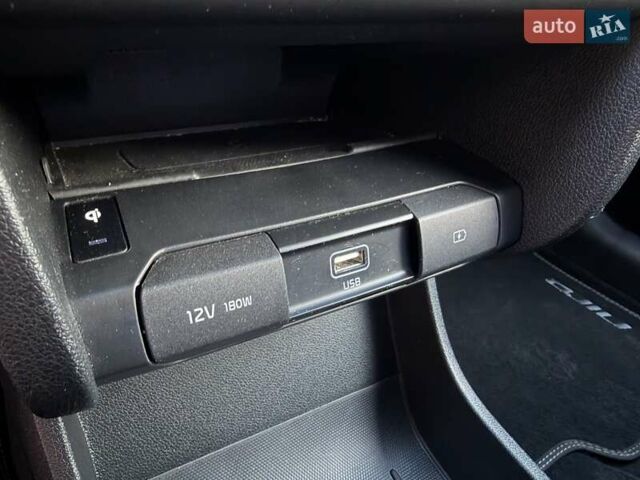 Чорний Кіа Niro, об'ємом двигуна 0 л та пробігом 69 тис. км за 21500 $, фото 24 на Automoto.ua