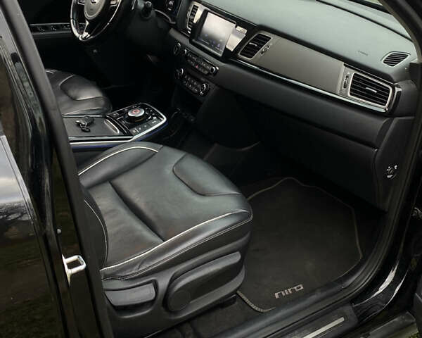 Чорний Кіа Niro, об'ємом двигуна 0 л та пробігом 139 тис. км за 16600 $, фото 6 на Automoto.ua