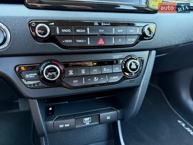 Черный Киа Niro, объемом двигателя 0 л и пробегом 84 тыс. км за 19500 $, фото 4 на Automoto.ua