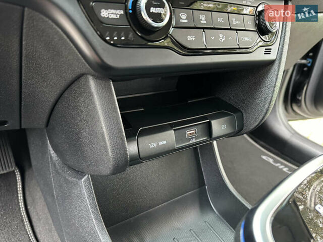 Чорний Кіа Niro, об'ємом двигуна 0 л та пробігом 46 тис. км за 19750 $, фото 50 на Automoto.ua