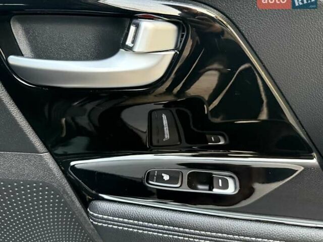 Черный Киа Niro, объемом двигателя 0 л и пробегом 98 тыс. км за 17450 $, фото 79 на Automoto.ua