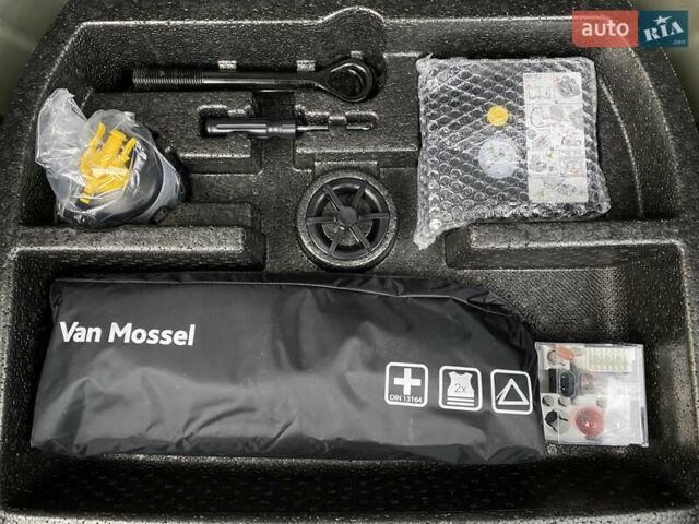 Чорний Кіа Niro, об'ємом двигуна 0 л та пробігом 96 тис. км за 20600 $, фото 68 на Automoto.ua