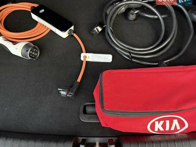 Черный Киа Niro, объемом двигателя 0 л и пробегом 98 тыс. км за 17450 $, фото 73 на Automoto.ua