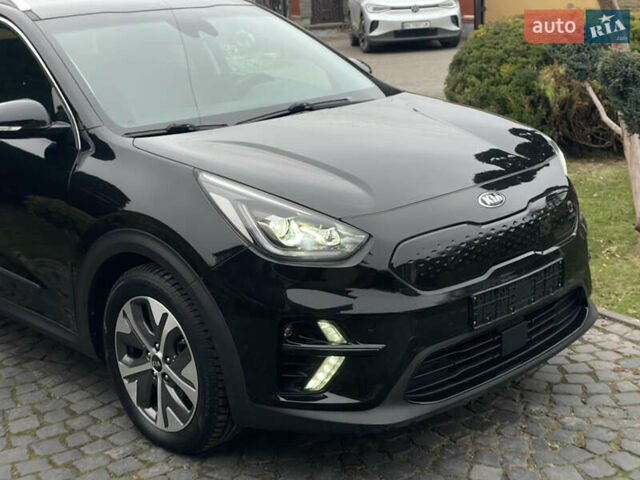 Черный Киа Niro, объемом двигателя 0 л и пробегом 111 тыс. км за 19300 $, фото 1 на Automoto.ua