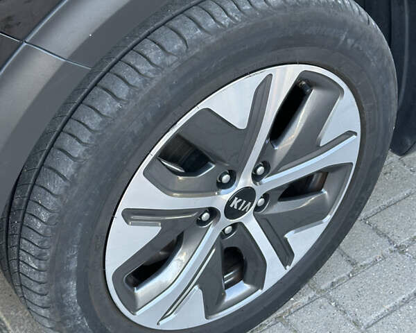 Черный Киа Niro, объемом двигателя 0 л и пробегом 112 тыс. км за 18750 $, фото 11 на Automoto.ua