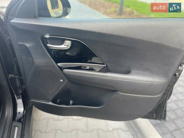 Черный Киа Niro, объемом двигателя 0 л и пробегом 98 тыс. км за 19500 $, фото 8 на Automoto.ua