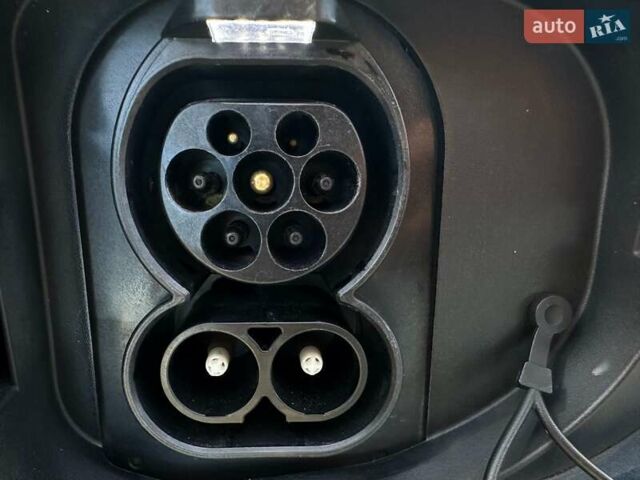 Чорний Кіа Niro, об'ємом двигуна 0 л та пробігом 68 тис. км за 24200 $, фото 18 на Automoto.ua