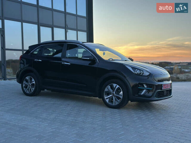 Чорний Кіа Niro, об'ємом двигуна 0 л та пробігом 98 тис. км за 19400 $, фото 3 на Automoto.ua