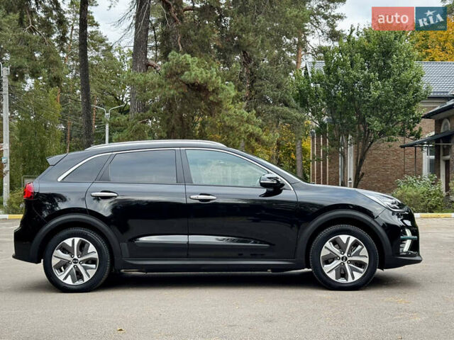 Чорний Кіа Niro, об'ємом двигуна 0 л та пробігом 107 тис. км за 20500 $, фото 16 на Automoto.ua