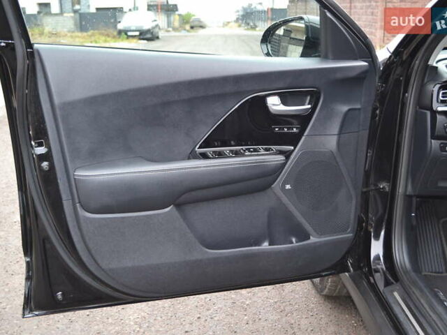 Чорний Кіа Niro, об'ємом двигуна 0 л та пробігом 169 тис. км за 18450 $, фото 29 на Automoto.ua