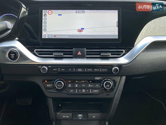 Чорний Кіа Niro, об'ємом двигуна 0 л та пробігом 64 тис. км за 23700 $, фото 65 на Automoto.ua