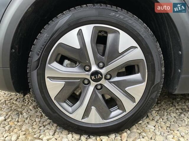 Чорний Кіа Niro, об'ємом двигуна 0 л та пробігом 131 тис. км за 21500 $, фото 19 на Automoto.ua