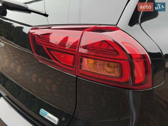 Чорний Кіа Niro, об'ємом двигуна 0 л та пробігом 89 тис. км за 20799 $, фото 19 на Automoto.ua